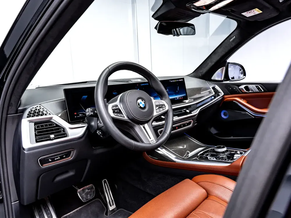 BUY NOW, PAY 2027 | THE BLACKLINE STANDARD | BMW Warranty + Service Contract, GCC, LOW KMs - Image 13
