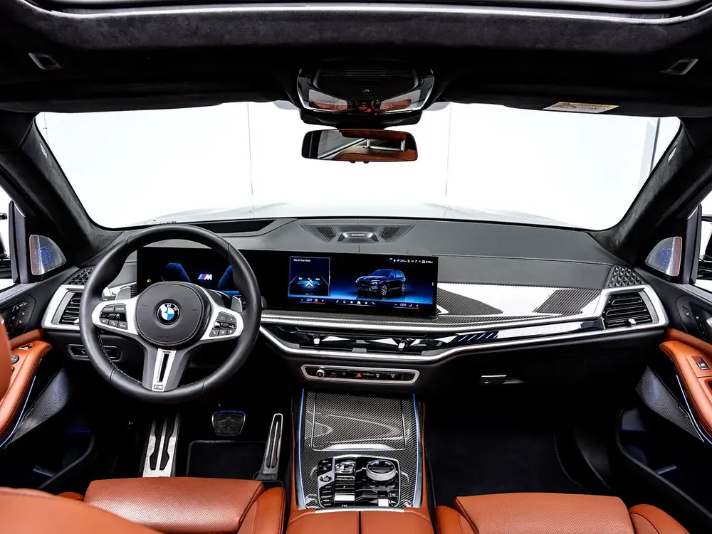 BUY NOW, PAY 2027 | THE BLACKLINE STANDARD | BMW Warranty + Service Contract, GCC, LOW KMs - Image 15