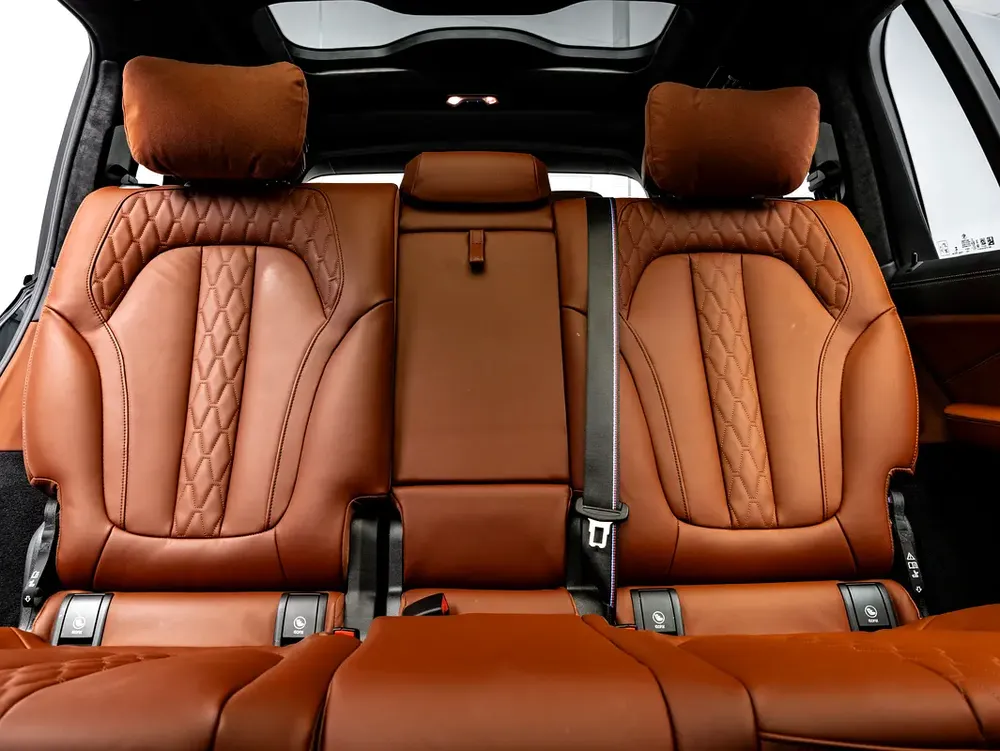 BUY NOW, PAY 2027 | THE BLACKLINE STANDARD | BMW Warranty + Service Contract, GCC, LOW KMs - Image 17