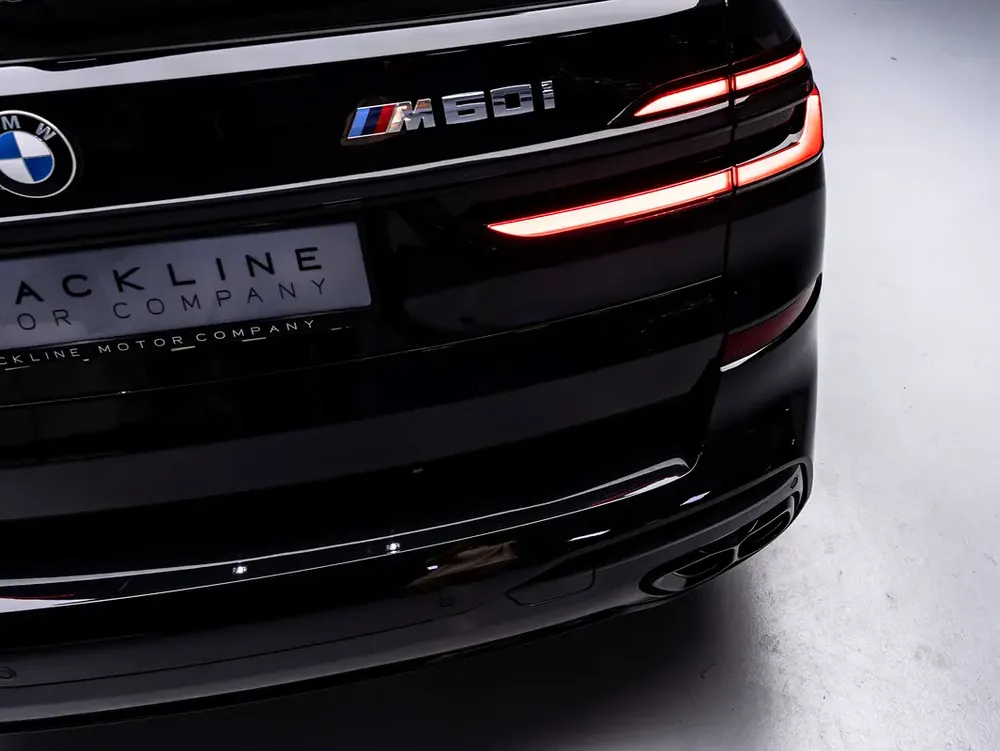 BUY NOW, PAY 2027 | THE BLACKLINE STANDARD | BMW Warranty + Service Contract, GCC, LOW KMs - Image 20