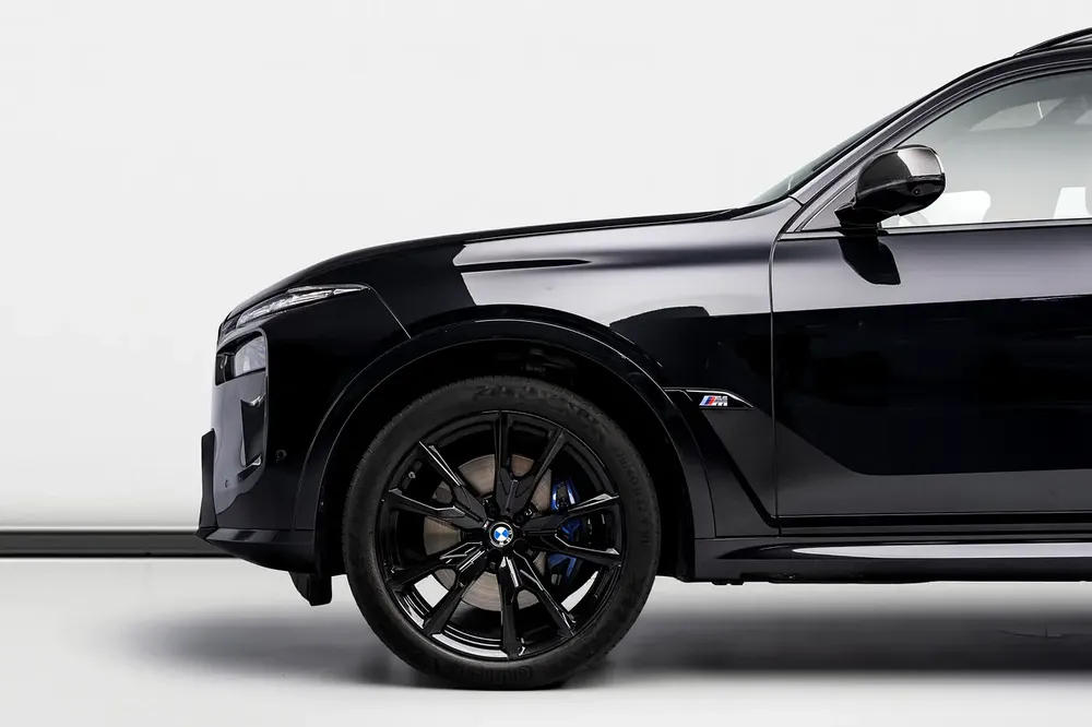 BUY NOW, PAY 2027 | THE BLACKLINE STANDARD | BMW Warranty + Service Contract, GCC, LOW KMs - Image 6