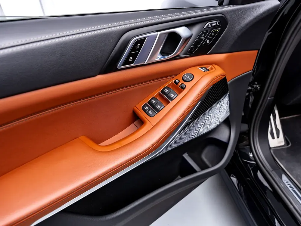 BUY NOW, PAY 2027 | THE BLACKLINE STANDARD | BMW Warranty + Service Contract, GCC, LOW KMs - Image 8