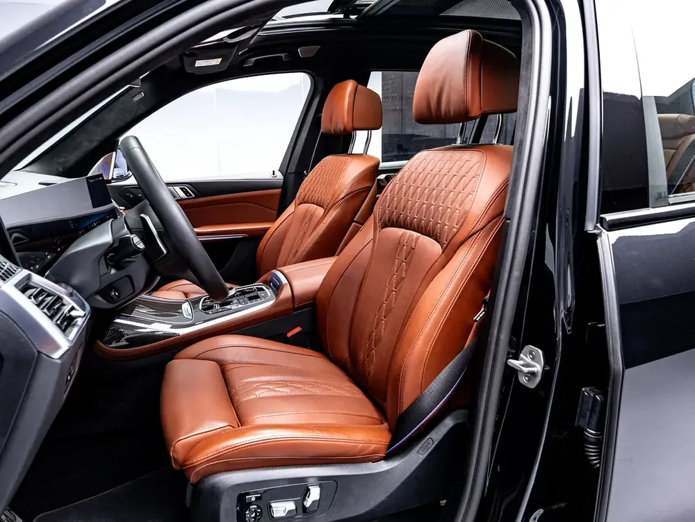 BUY NOW, PAY 2027 | THE BLACKLINE STANDARD | BMW Warranty + Service Contract, GCC, LOW KMs - Image 9
