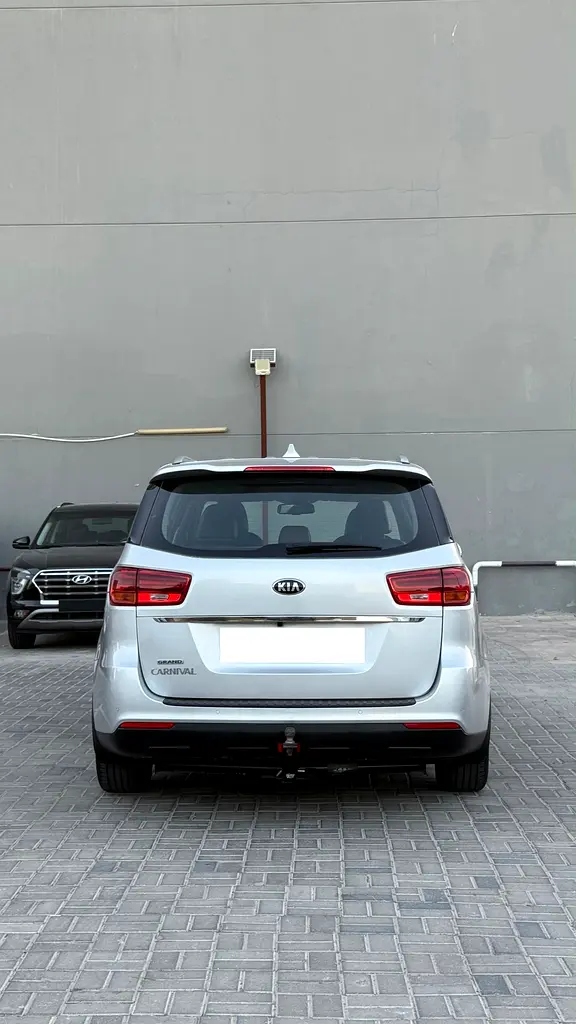 2020 Kia Carnival SX - GCC Specs - Family Van - Image 4