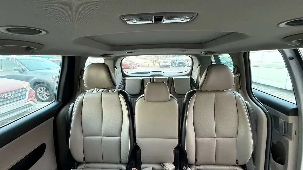 2020 Kia Carnival SX - GCC Specs - Family Van - Image 5