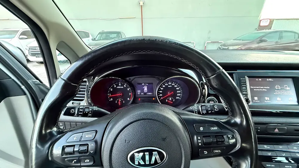 2020 Kia Carnival SX - GCC Specs - Family Van - Image 7
