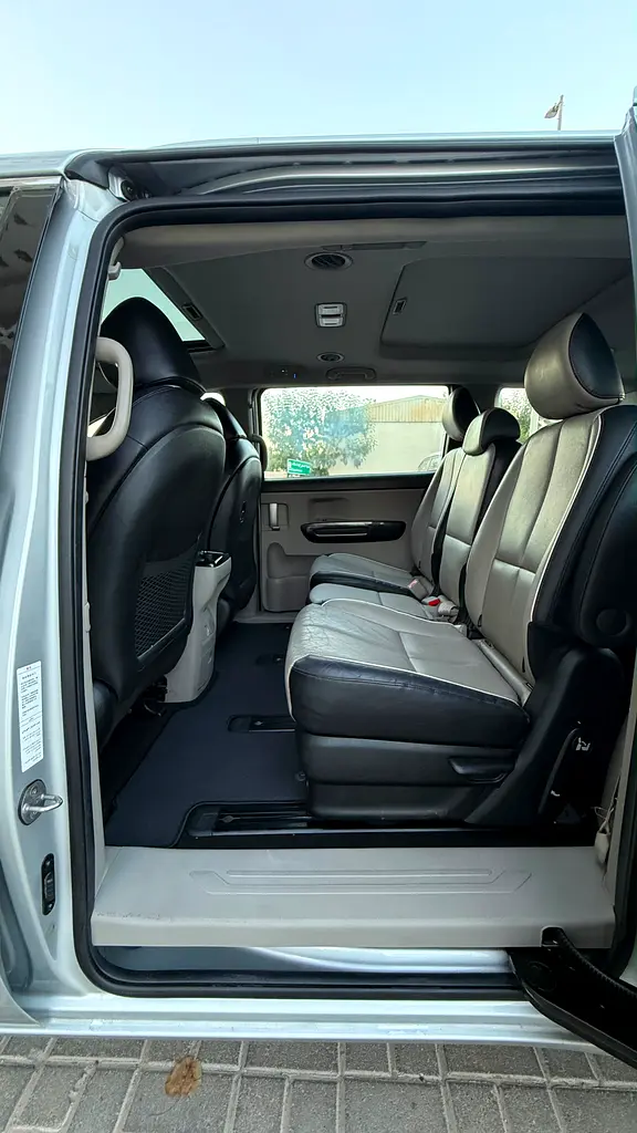 2020 Kia Carnival SX - GCC Specs - Family Van - Image 8