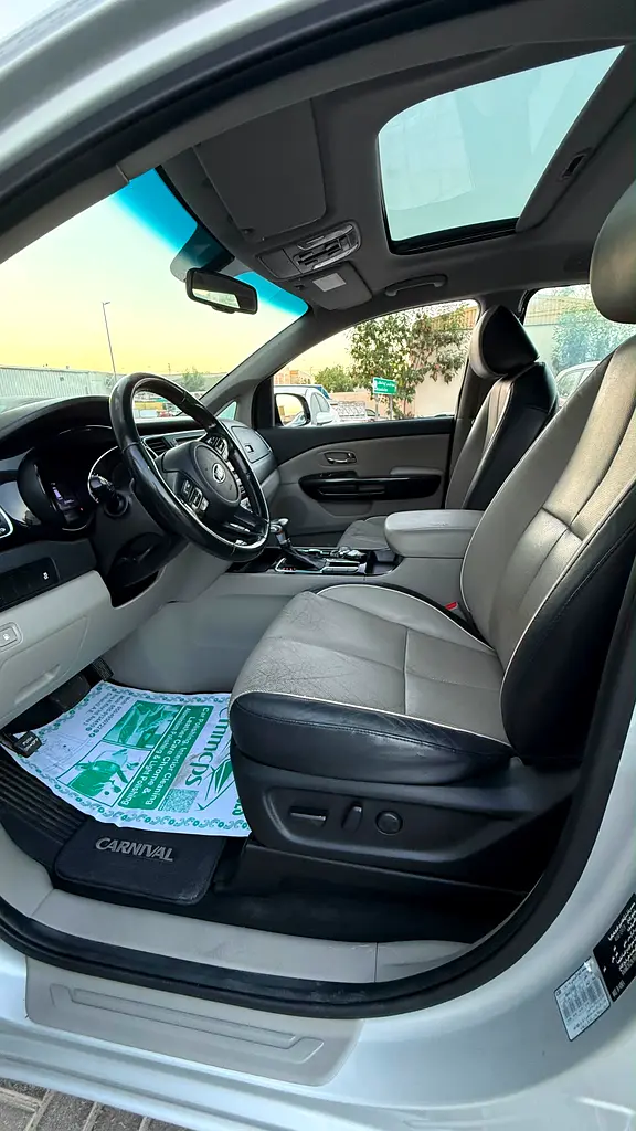 2020 Kia Carnival SX - GCC Specs - Family Van - Image 9