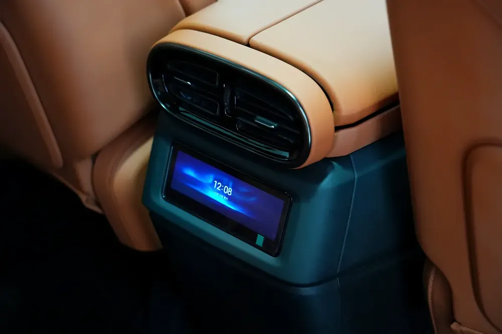 2024 BYD Yangwang U8 - Premium Edition | 1,200 HP | Quad-Motor AWD | AED 595,000 - Image 11