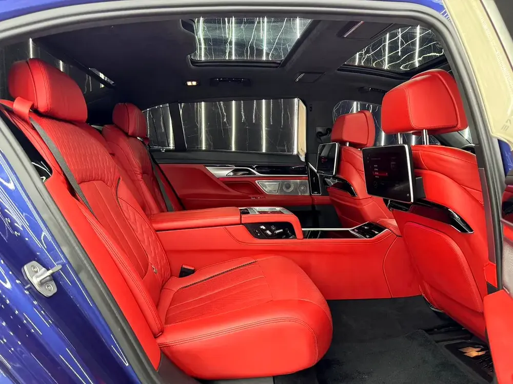 BMW Alpina 750Li xDrive  B7-Biturbo | GCC Specs | Original paint | Well Maintained - Image 19