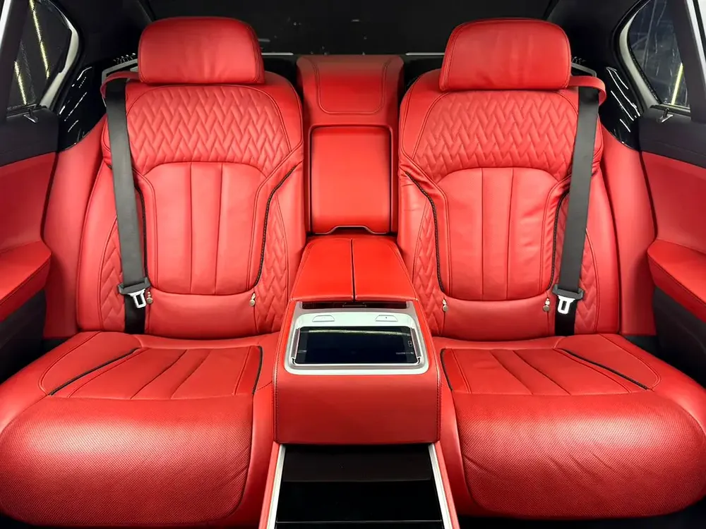 BMW Alpina 750Li xDrive  B7-Biturbo | GCC Specs | Original paint | Well Maintained - Image 20