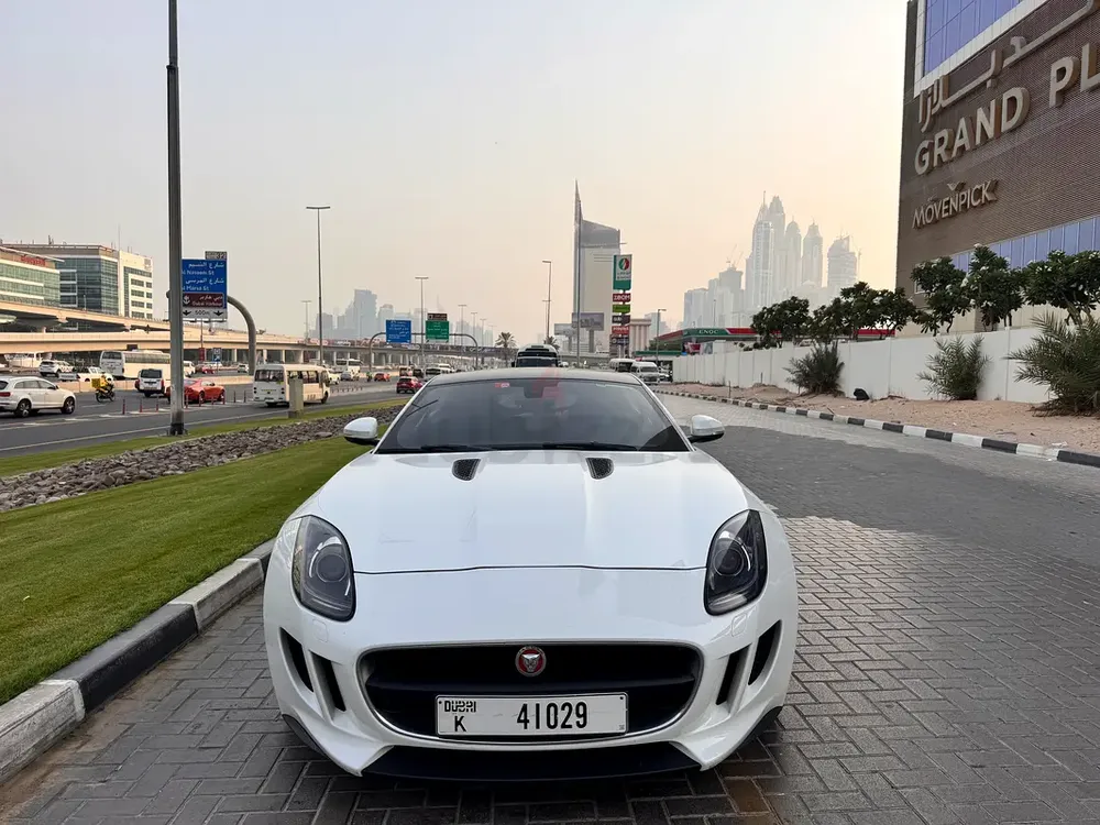 Jaguar F-Type 2015 GCC | Full service history | Standard | - Image 6