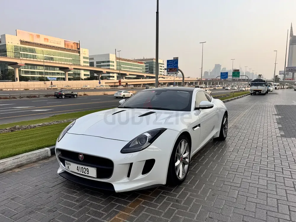 Jaguar F-Type 2015 GCC | Full service history | Standard | - Image 7