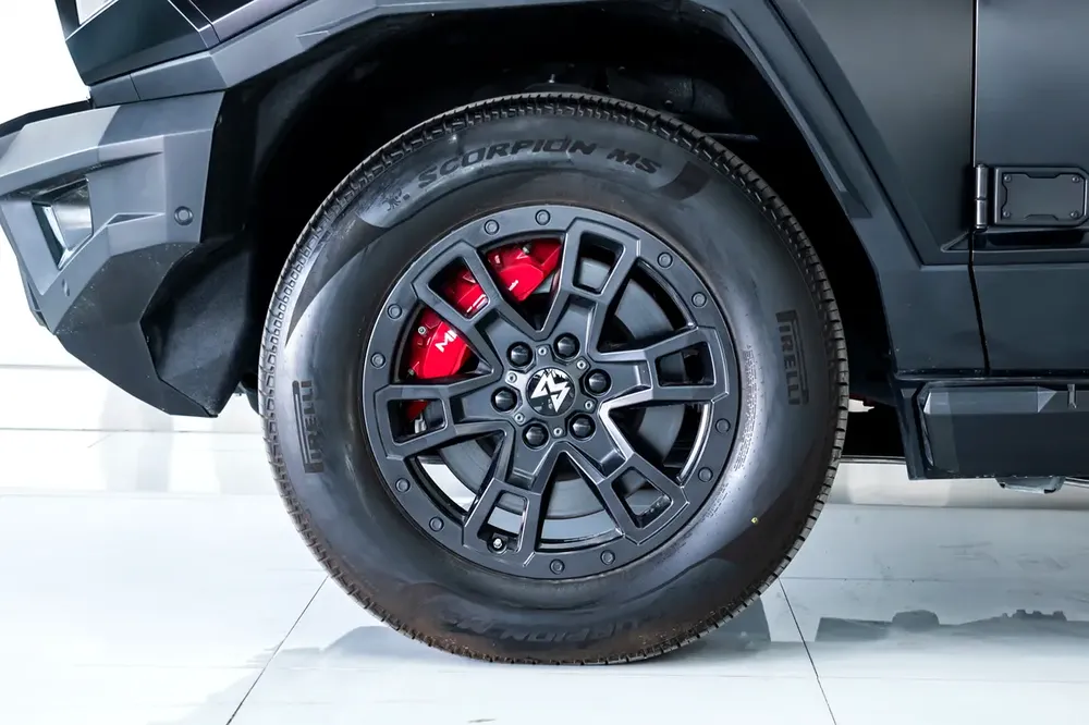 MHERO 10 YRS UNLIMITED KM WARRANTY | 20,000 KM SERVICE CONTRACT | 805 HP | GCC | ELECTRIC SIDE STEP - Image 8