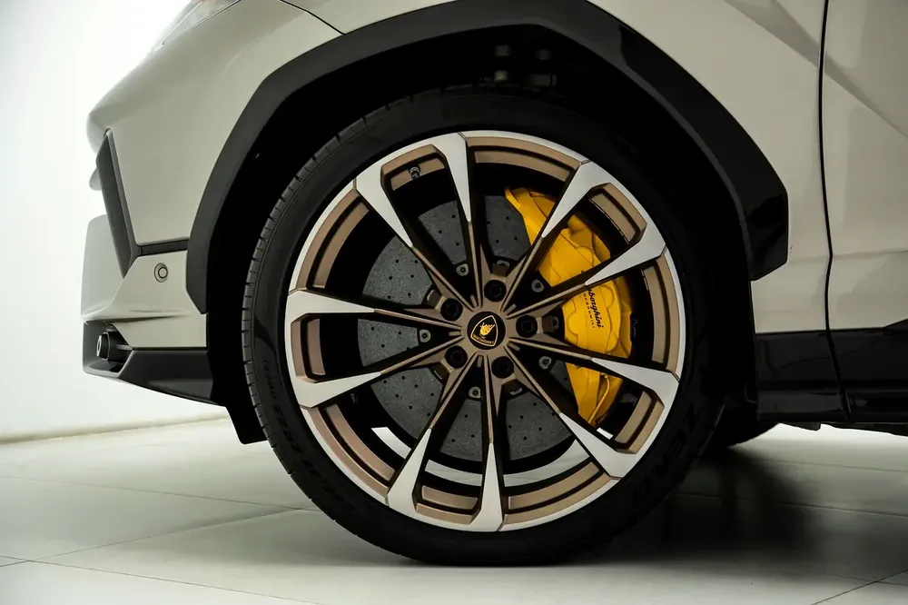GCC SPECS WARRANTY + SERVICE CONTRACT 2023 LAMBORGHINI URUS S - 3D BANG AND OLUFSEN - Image 6
