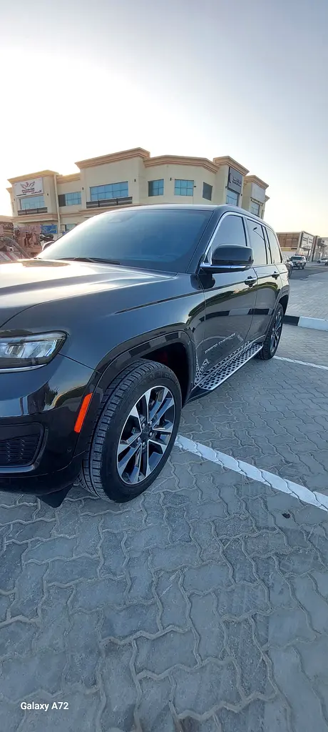 Jeep Grand Cherokee Overland 2023 | GCC Specs | Top of the line - Image 4