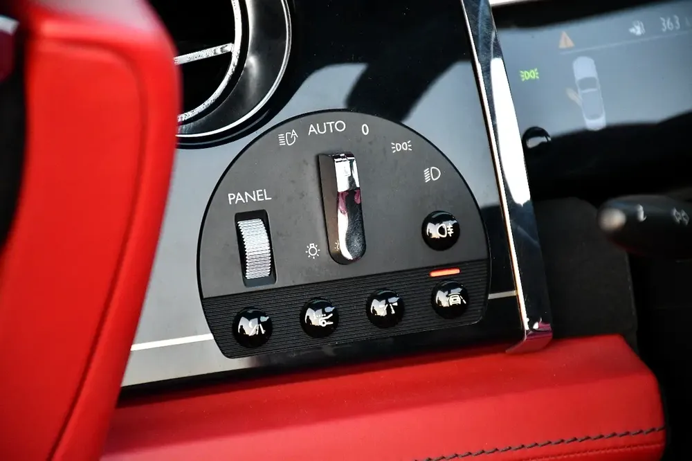 2017 Rolls-Royce Dawn | Standard Trim | GCC Specs | Pristine Condition - Image 7