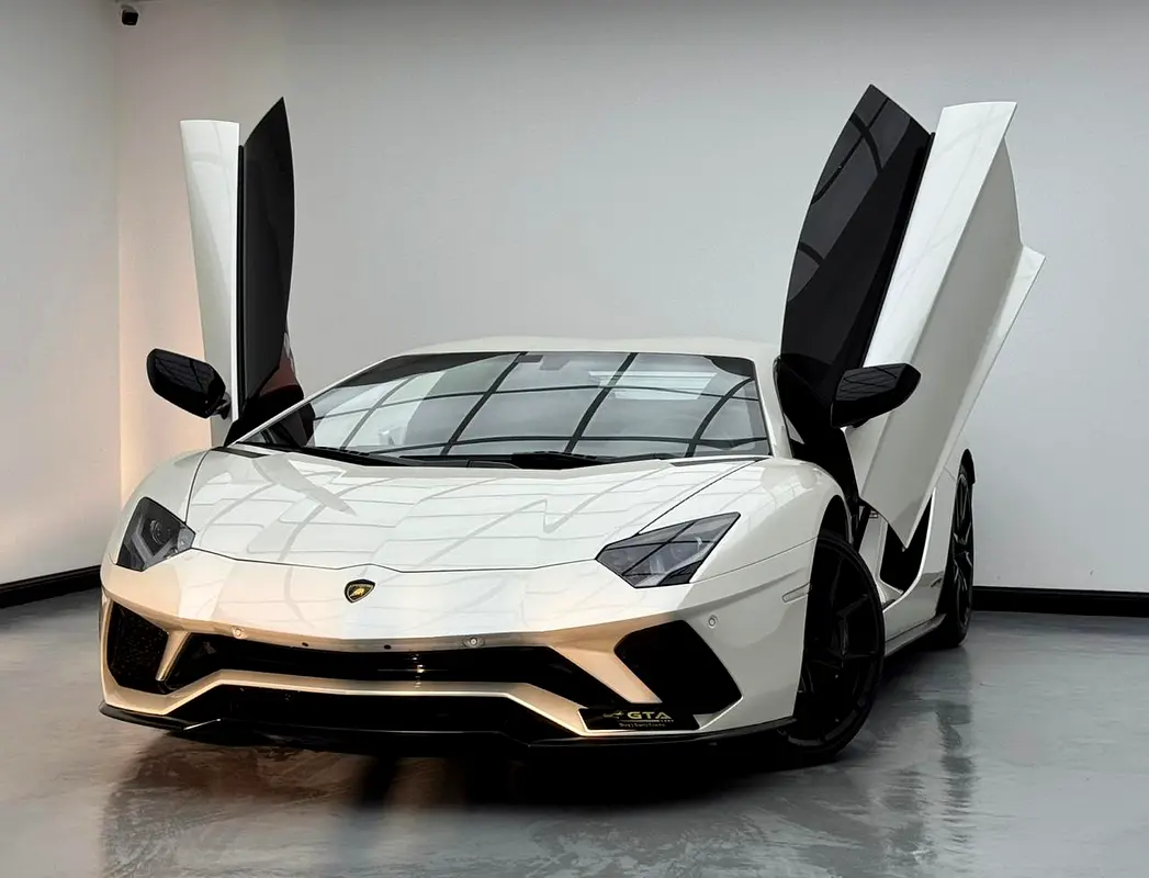 2017 Lamborghini Aventador S Roadster, Lamborghini Service History, Excellent Condition, GCC