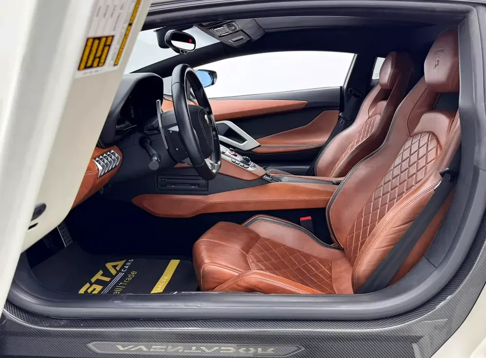2017 Lamborghini Aventador S Roadster, Lamborghini Service History, Excellent Condition, GCC - Image 11