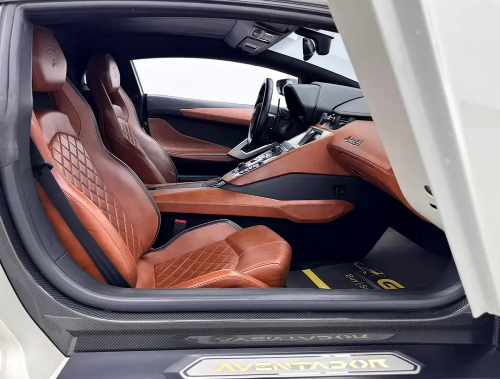 2017 Lamborghini Aventador S Roadster, Lamborghini Service History, Excellent Condition, GCC - Image 12