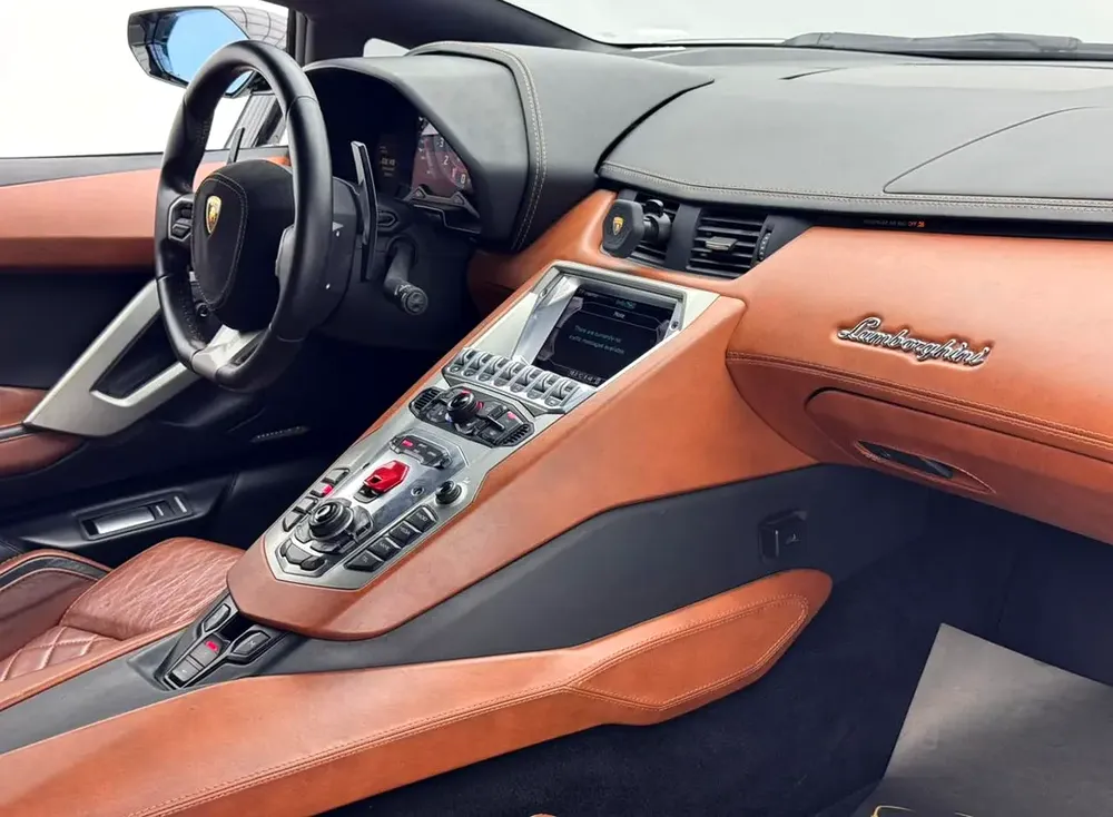 2017 Lamborghini Aventador S Roadster, Lamborghini Service History, Excellent Condition, GCC - Image 13