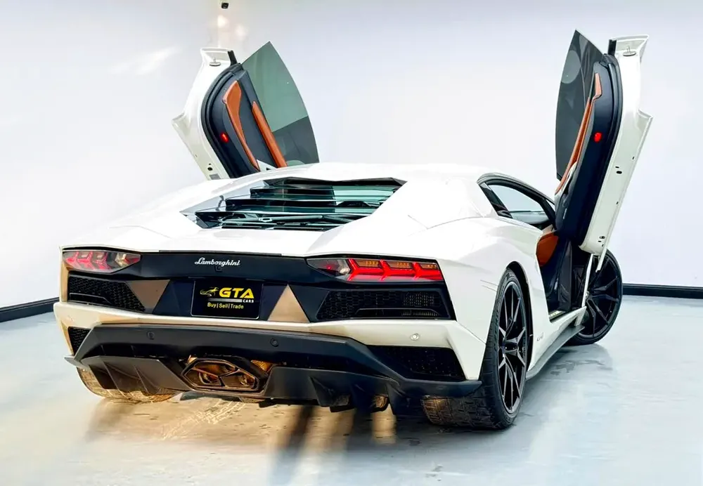 2017 Lamborghini Aventador S Roadster, Lamborghini Service History, Excellent Condition, GCC - Image 6