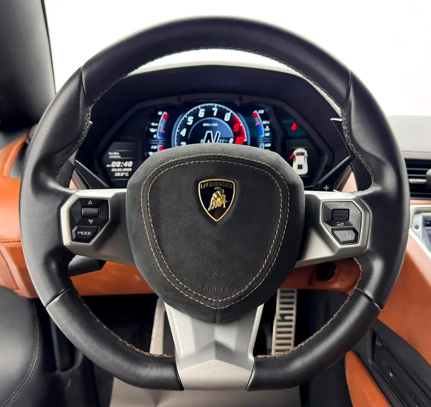 2017 Lamborghini Aventador S Roadster, Lamborghini Service History, Excellent Condition, GCC - Image 9