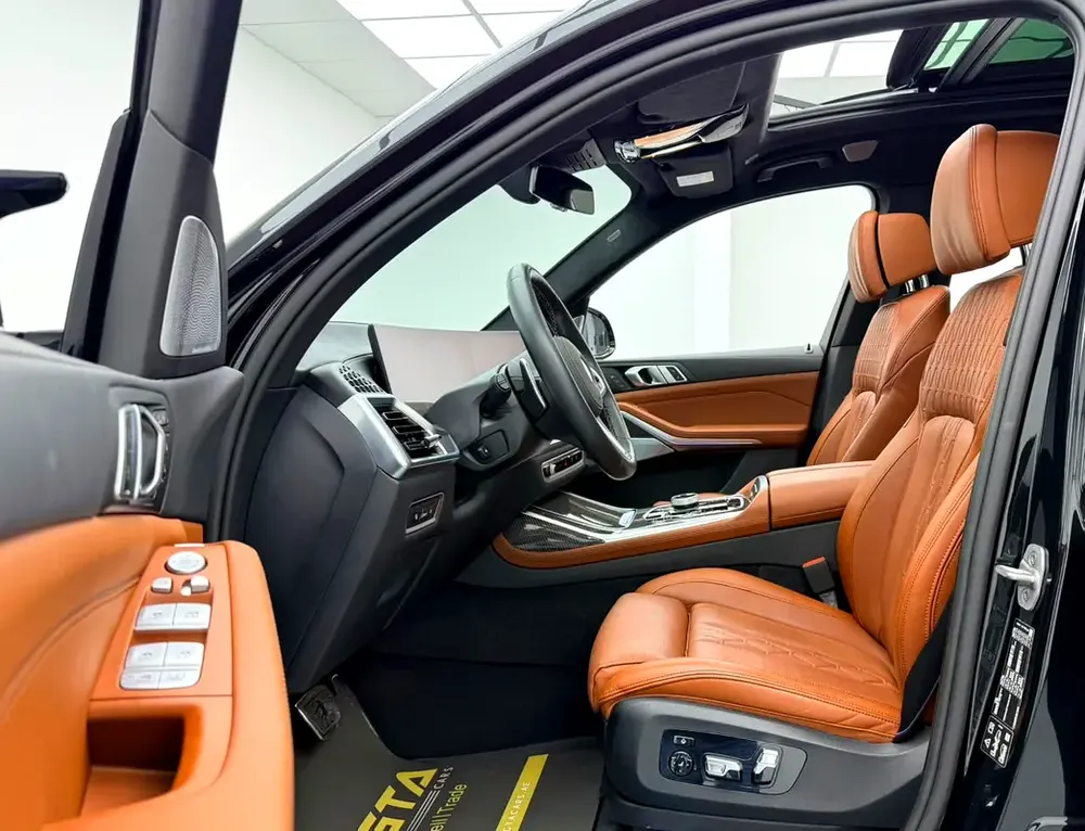 2025 BMW X7 M60i, BMW Warranty+Service Contract+Full BMW Service History, GCC - Image 14