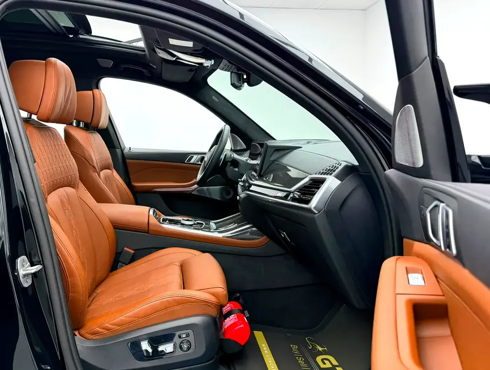 2025 BMW X7 M60i, BMW Warranty+Service Contract+Full BMW Service History, GCC - Image 15