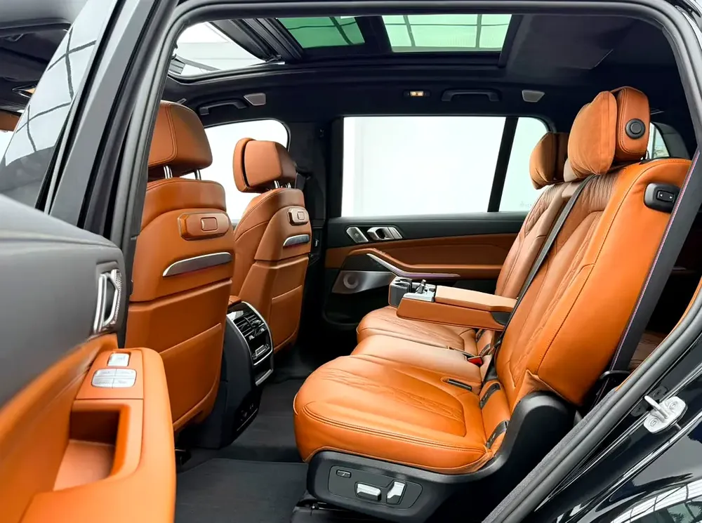 2025 BMW X7 M60i, BMW Warranty+Service Contract+Full BMW Service History, GCC - Image 16